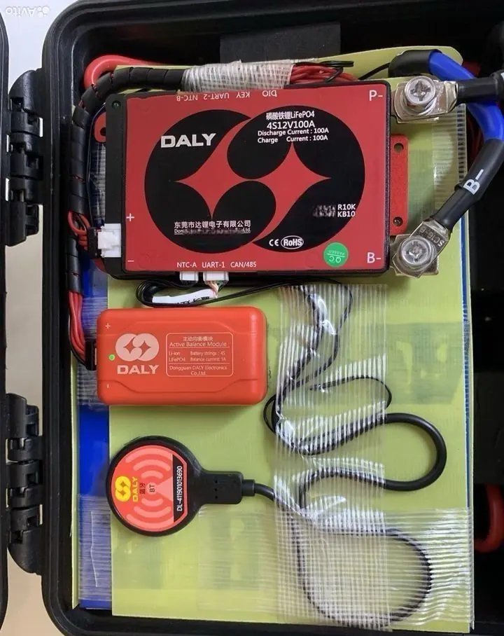 BMS DALY 4S 12 В 100 А поверх ячеек LiFePO4