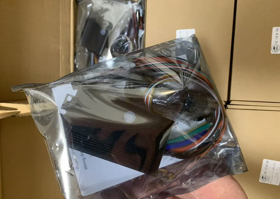 Flipsky 75100 в антистатическом пакете: корпус контроллера, разноцветный жгут подключения и схема